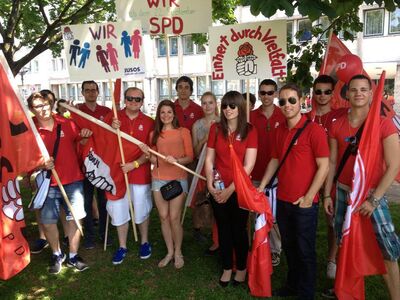 Die Juso-Mitglieder aus KA-Land auf dem CSD.